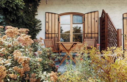 Horw Apartment | Cozy Lake Villa with Calming Terrace