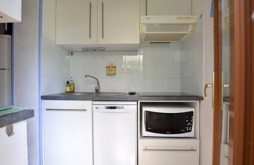 La Palmyre House | Cozy Lakefront 3BR Home with Terrace, BBQ, and Private Parking - Close to Beach & Shops