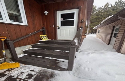 Bonnechere Valley Apartment | Cozy Lakefront Basement Studio