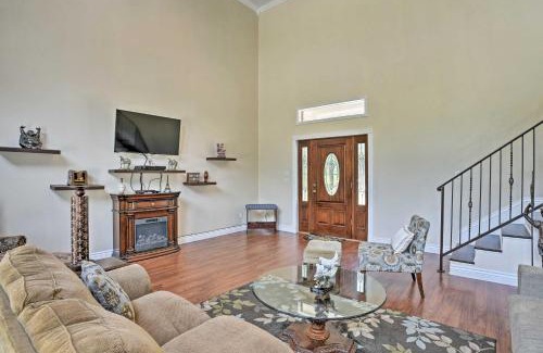 Benton House | Cozy Lakefront Benton Home about 20 Mi to Shreveport!