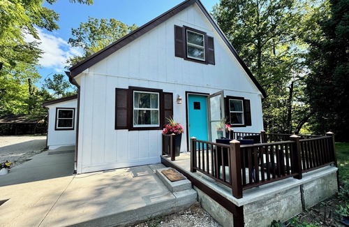 Bellmore Cabin | Cozy lakefront cabin with kayaks