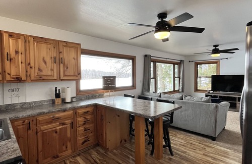 New Auburn Cabin | Cozy Lakefront Cabin w/Stunning Views & Pontoon!