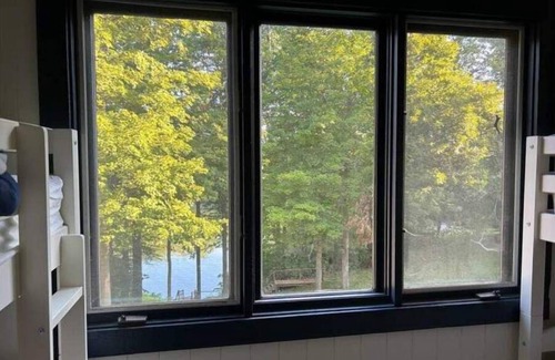 Bellmore Cabin | Cozy Lakefront Cabin on Raccoon Lake, near Turkey Run State Park