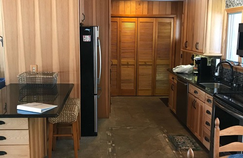 North Glade Hills Cabin | Cozy Lakefront Cabin with Stunning Views!