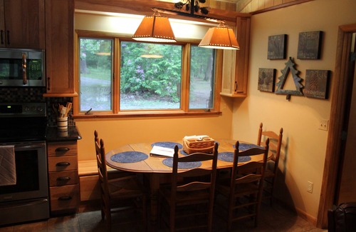 North Glade Hills Cabin | Cozy Lakefront Cabin with Stunning Views!