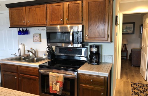Village of Four Seasons Condo | Cozy Lakefront Condo for a Couples Getaway