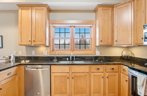 Three Lakes Condo | Cozy lakefront condo with balcony, fireplace, AC, indoor pool, gym, & hot tubs