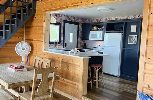 Victor Cabin | Cozy Lakefront Cottage