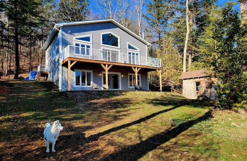 La Peche House | Cozy lakefront cottage in Wakefield.nPet friendly!