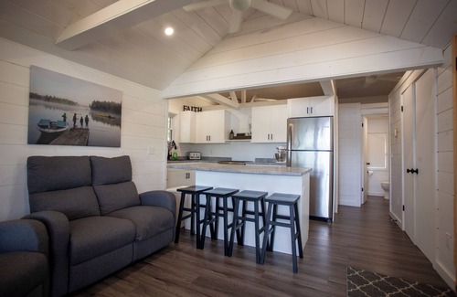Scotia Cottage | Cozy lakefront cottage at Algonquin Woods cottage resort