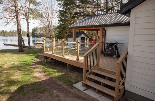Scotia Cottage | Cozy lakefront cottage at Algonquin Woods cottage resort