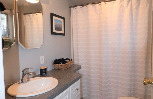 South Lima Cottage | Cozy Lakefront Cottage on Conesus Lake