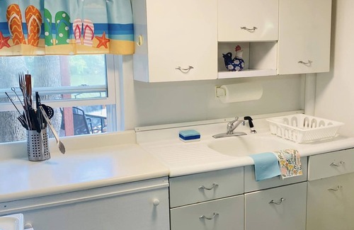 Owenton Cottage | Cozy Lakefront Cottage 30 min from Ark Encounter