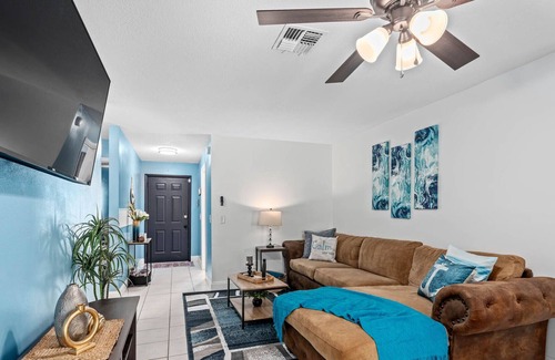Orlando House | Cozy LakeFront Entire House near downtown & parks