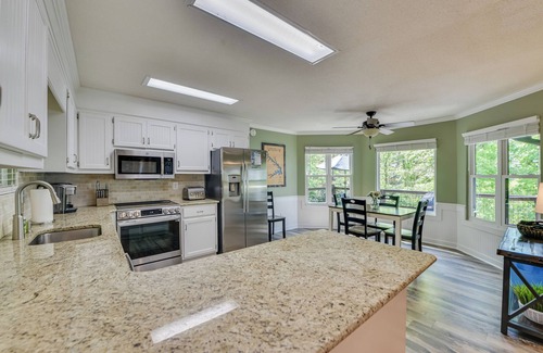 Modoc Shores House | Cozy Lakefront Escape w/Views and Dock