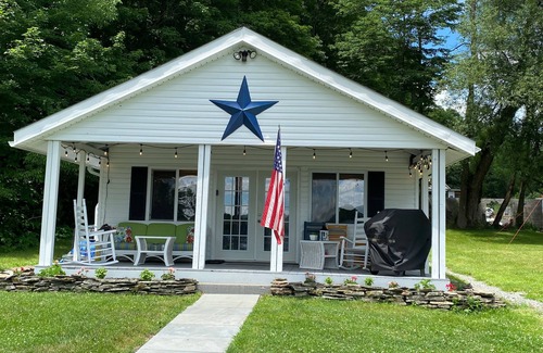 Union Dale Cottage | Cozy Lakefront Getaway