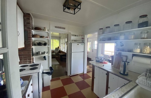 Frontenac Cottage | Cozy Lakefront Getaway in South Frontenac, Rustic & Elegant, Highspeed Internet