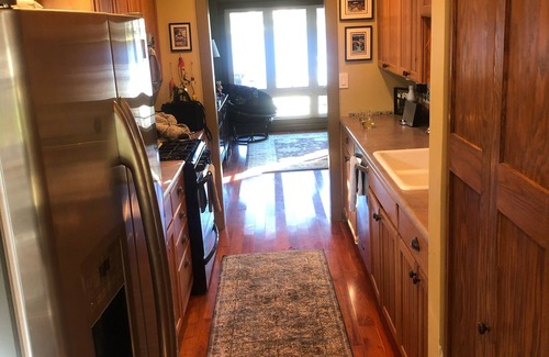 Newville House | Cozy Lakefront House
