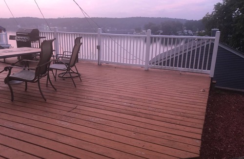 Hopatcong House | Cozy Lakefront House with a private dock and lakefront.