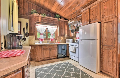 Lapeer House | Cozy Lakefront Lapeer House w/2 Paddle Boats!