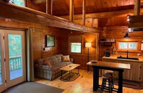 Sherman Station Cabin | Cozy Lakefront Log Cabin