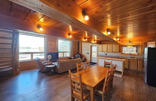 Central Alberta House | Cozy Lakefront Retreat at Lac La Nonne