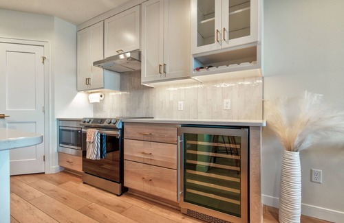 Arnolds Park Condo | Cozy lakefront retreat, first level condo lakeside overlooking East Lake Okoboji