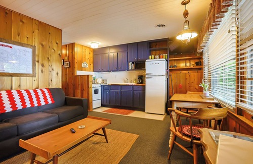 Presque Isle Cabin | Cozy Lakefront Retreat Sleeps 4, Fully Updated