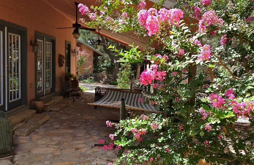 Mouth Of Pedernales Cottage | Cozy Lakefront Retreat - Winery, Massage, Yoga, Kayaks, SUPS, Krause Springs!