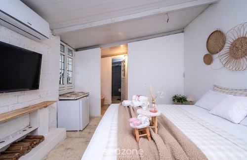 Hidrolandia House | Cozy Lakefront Suites RGB