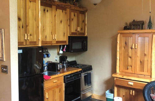 Two Harbors Cabin | Cozy Lakehome Retreat In Wooded Setting 50 Feet From The Shore Of Lake Superior