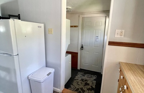 Manistique Cottage | Cozy Lakehouse right on Indian Lake - 10 minutes from Manistique