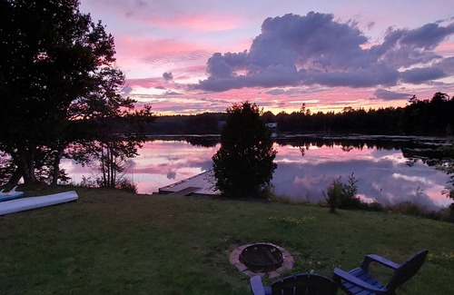 Clifton Royal Cottage | Cozy Lakeside Cottage - Saint John