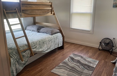Oak Harbor House | Cozy Lakeside Cottage - 20 min to PIB Ferries!