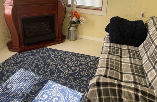 Oak Harbor House | Cozy Lakeside Cottage - 20 min to PIB Ferries!