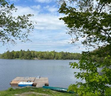 McKellar Cabin | Cozy Lakeside Cottage