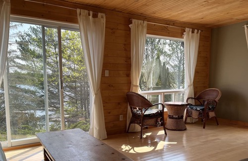 Georgian Bay Cottage | Cozy Lakeside Cottage on Go Home Lake