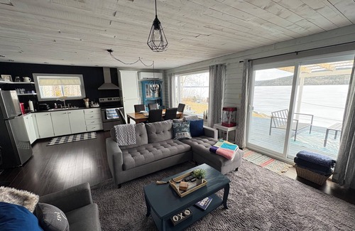 Terra Nova Cabin | Cozy Lakeside Cottage with hot tub, games room, kayaks and paddle boards.