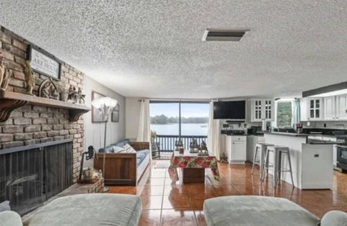 Silver Springs House | cozy lakeside retreat