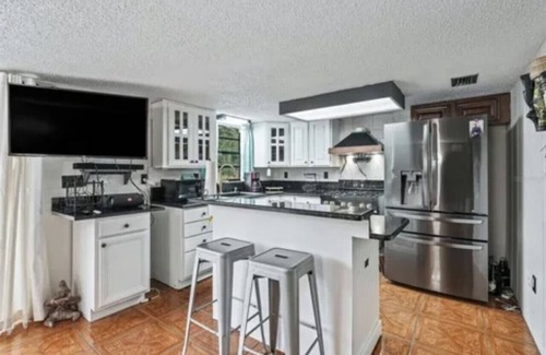 Silver Springs House | cozy lakeside retreat