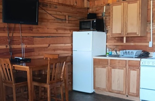 Madill Hotel | Cozy Lakeside Suite- 2BR hotel room by the lake- Texoma Shores Resort