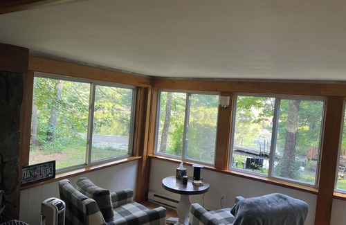 Hillsboro House | Cozy Lakeside Year Round Retreat ☀️🛶 🎣 🏊 🍁 🎃 🍎 🎿🏂 ❄️ & 🐾 are welcome 😊