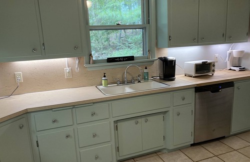 Hawley Cottage | Cozy Lakeview Family Cottage - steps to the lake, 2 swim docks & restaurant!