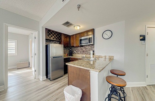 Southwest Orlando Condo | Cozy Lakeview Getaway/Near Universal Studios