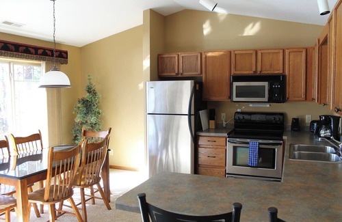 Eagle River Condo | Cozy Lakeview Retreat - Unit 203 at Wild Eagle Lodge, Eagle River, WI