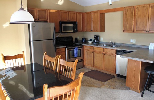 Eagle River Condo | Cozy Lakeview Retreat - Unit 203 at Wild Eagle Lodge, Eagle River, WI