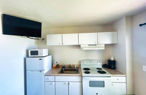 Lake City Apartment | Cozy Lakeview suite with Kitchenette