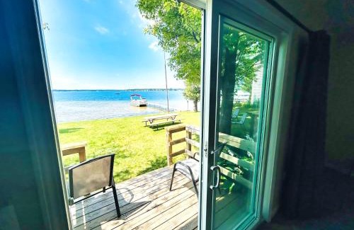 Lake City Hotel | Cozy Lakeview suite with Kitchenette