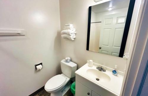Lake City Hotel | Cozy Lakeview suite with Kitchenette
