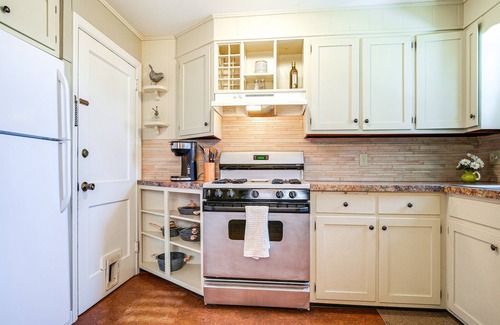 Lancaster House | Cozy Lancaster Getaway ~ 8 Mi to The Amish Village